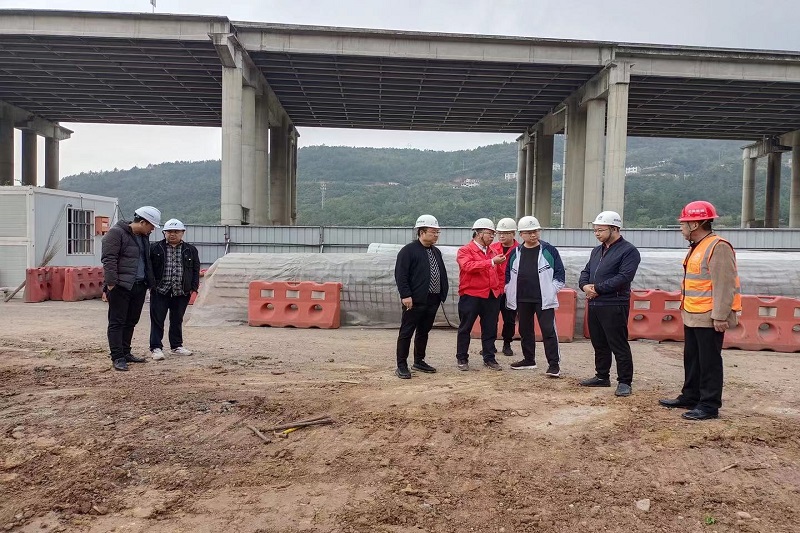 ��Ͷ���ŵ�ί����ǡ���˾��Ĳ������鶽����ר�߱����ڸĽ���Ŀ����