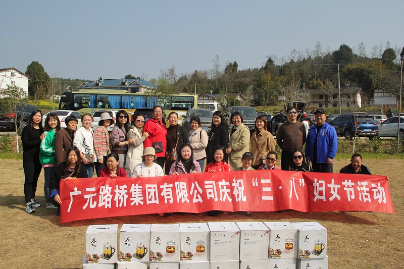 ǿ������  | ��˾��չ���˸�Ů��̤���˶�