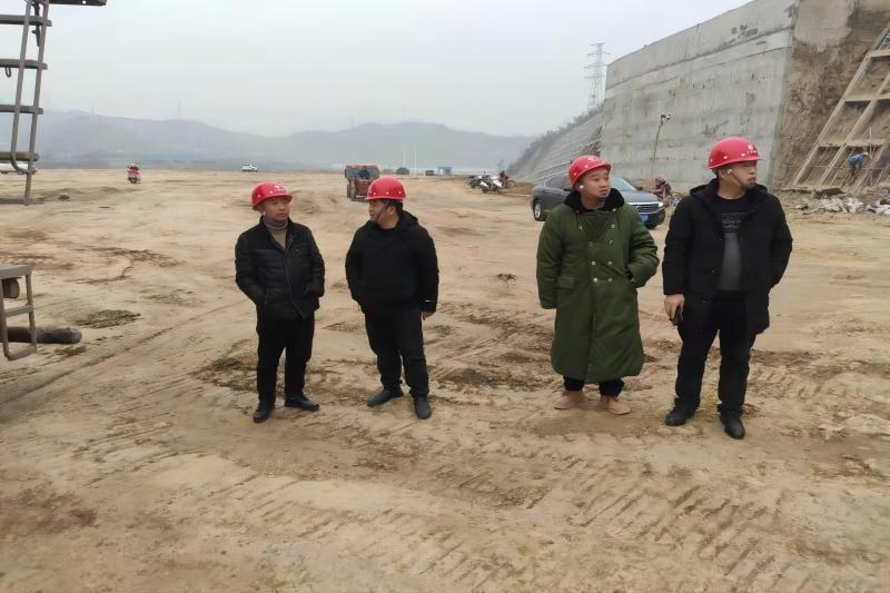 ����ΰ���Ӿ���Ԫ����ǰ�徲���