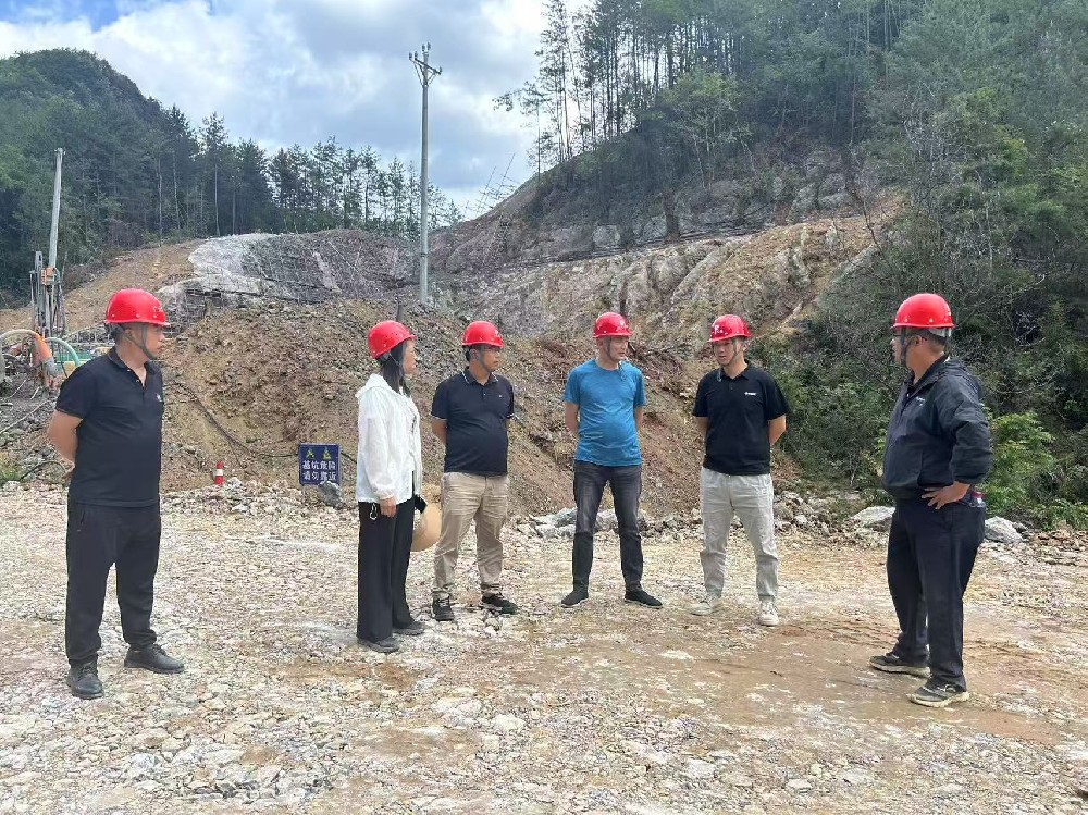 ��ǿ���ӿ�չ��ǰ�徲���